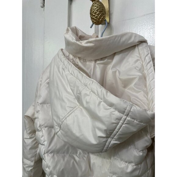 Guess women’s size small white puffer coat - Picture 10 of 11